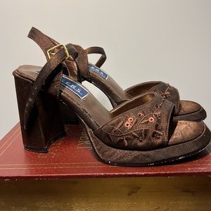 BAKERS Brown shimmery chunky heel